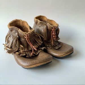 Duchess and Fox Trail Blazer Fringe Boots Moccasins - Size 7